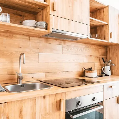 Gut Huegle Erlebnishof & 公寓式酒店 4*