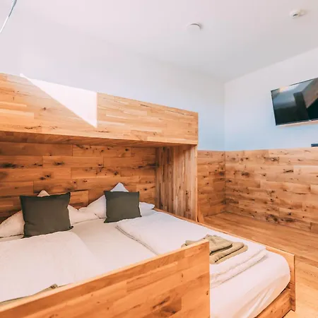 Aparthotel Gut Huegle Erlebnishof & *
